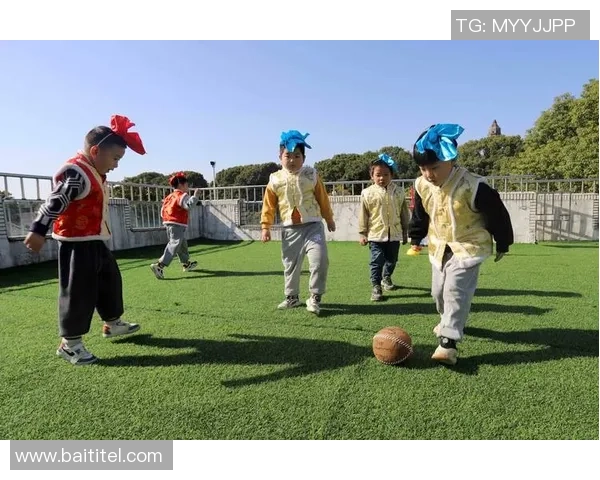 足球明星重温古老技艺观看蹴鞠视频感受传统魅力与现代足球的碰撞