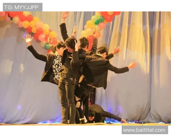 阿图什市足球明星展现多才多艺激情演唱引发热烈反响 阿图什市足球明星展现多才多艺激情演唱引发热烈反响